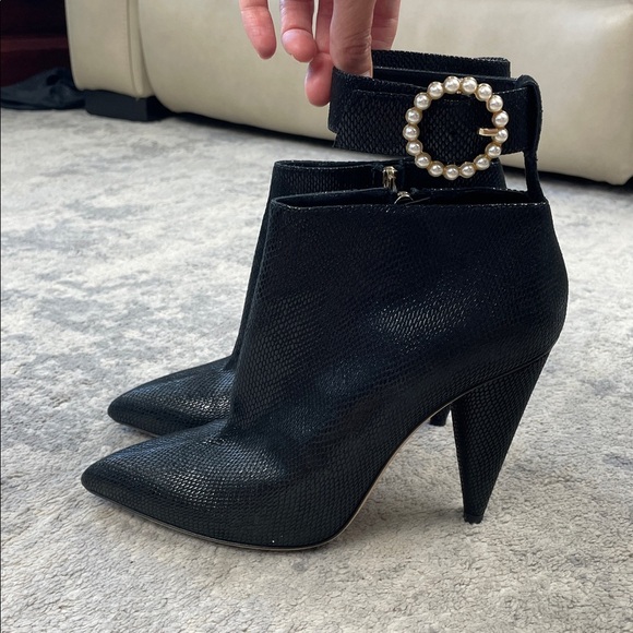 Jimmy Choo Black Embossed Leather Ankle Boots Heeled Pearl Buckle Sz 39 - Picture 3 of 13